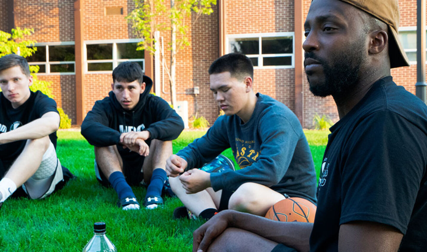Tips for coaches and parents on how to build strong communities on and off the basketball court