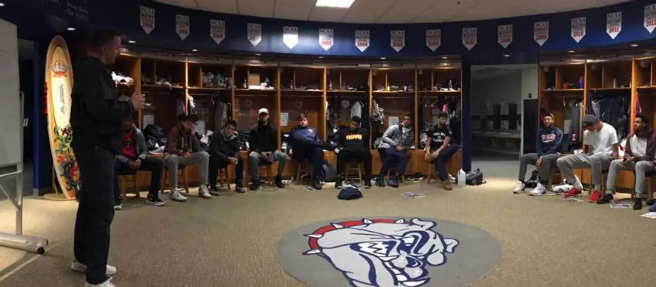 Shann Ferch leading men's basketball leadership moment