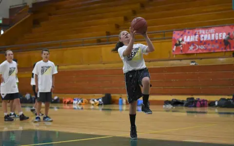 Basketball junior layup girl